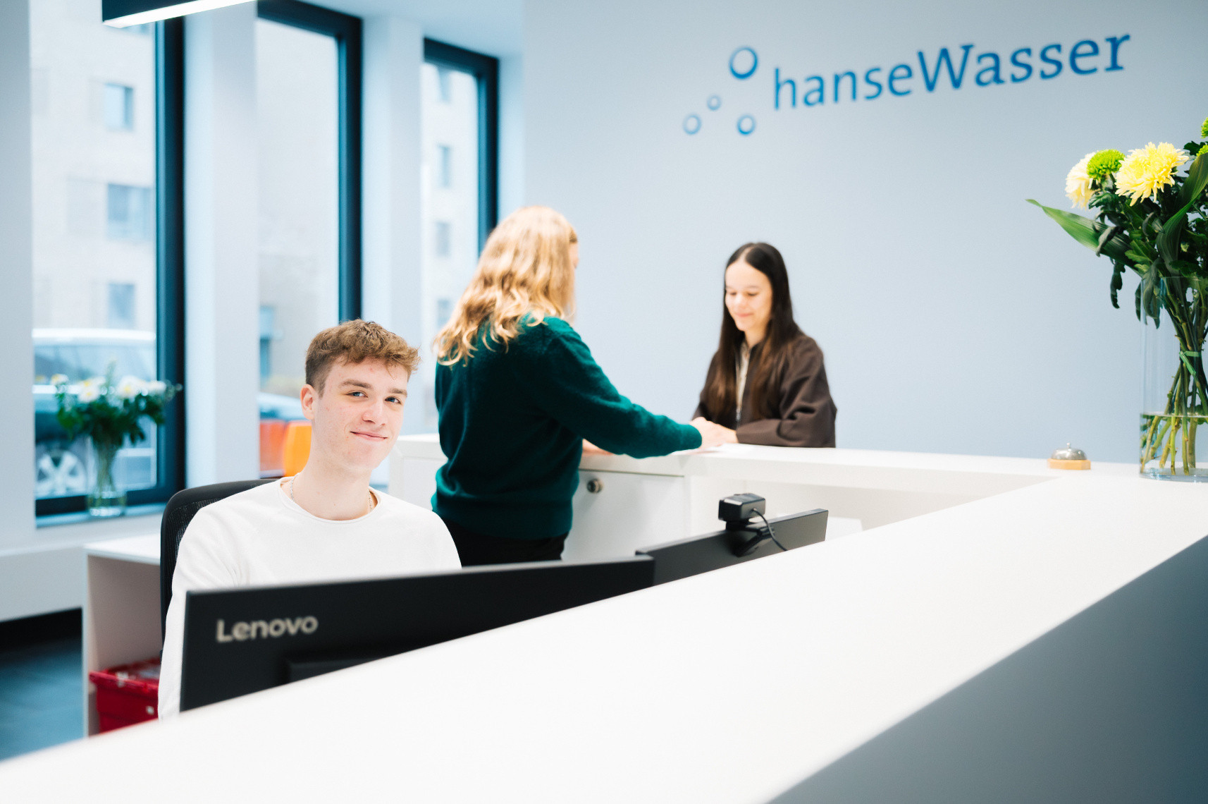 Mitarbeiter*in Büroservice und Empfang